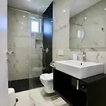 Sea Breeze Apartment *