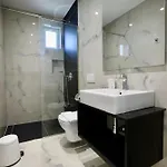 Sea Breeze Apartment *