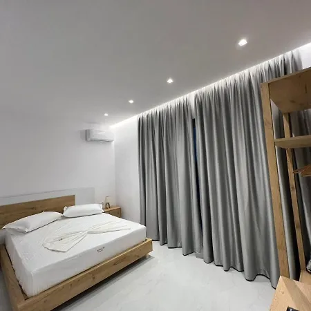 Sea Breeze * Sarandë