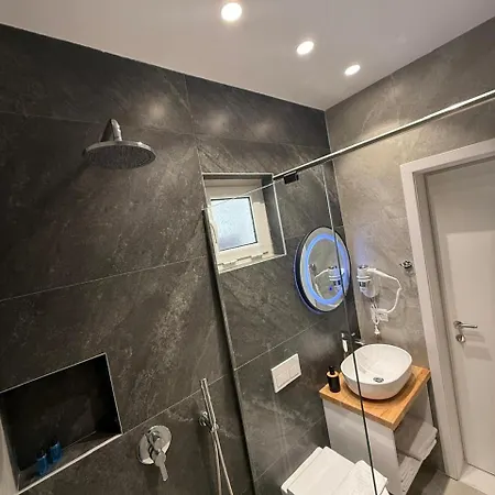 Sea Breeze * Sarandë