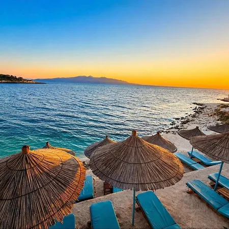 Sea Breeze Apartment *