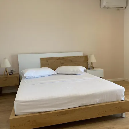 Sea Breeze Apartment *
