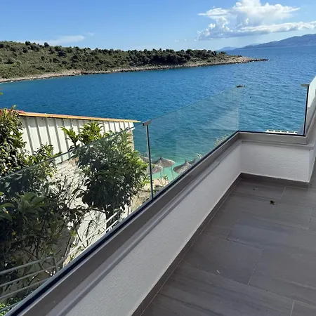 Apartment Sea Breeze Sarande